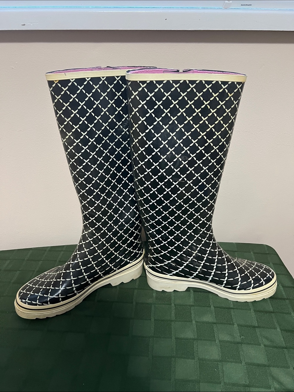 RARE Vintage Juicy Couture Black & Cream Lattice 'Love Juicy' Rain Boots - Picture 12 of 13